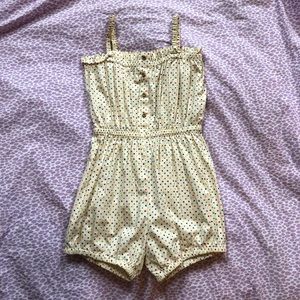 Adorable Vierra Rose romper with spots!